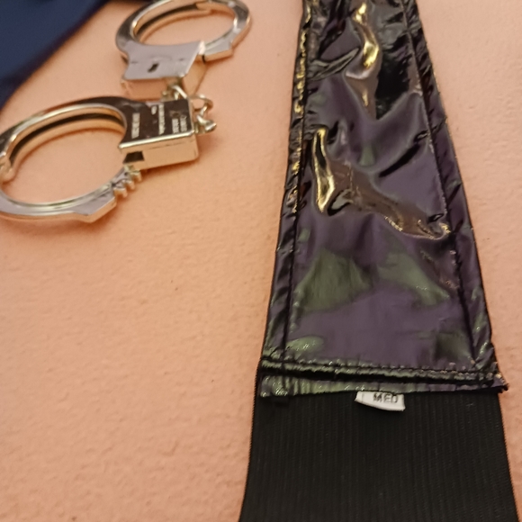 FEMALE..HOLLOWEEN POLICE 5-PIECE JUMPSUIT..COSTUME WITH/ ACCESSORIES ..SZ.MED.. - Picture 8 of 9